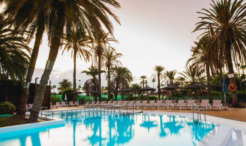 Schwimmbad HL Miraflor Suites**** Hotel Gran Canaria