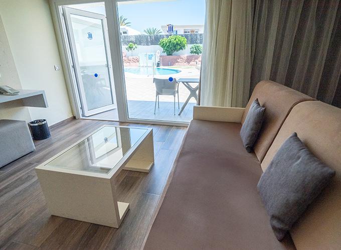 JUNIOR SUITE MIT WHIRLPOOL Hotel HL Suite Nardos**** Gran Canaria JUNIOR SUITE MIT WHIRLPOOL Hotel HL Suite Nardos**** Gran Canaria