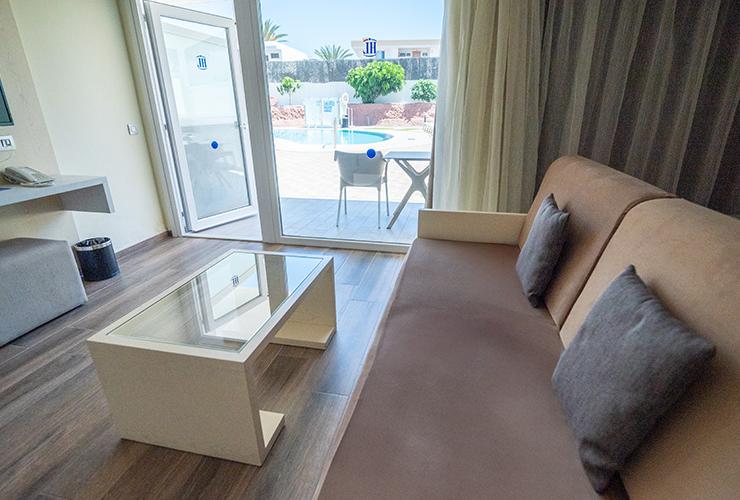 JUNIOR SUITE MIT WHIRLPOOL Hotel HL Suite Nardos**** Gran Canaria JUNIOR SUITE MIT WHIRLPOOL Hotel HL Suite Nardos**** Gran Canaria