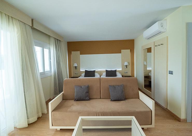 JUNIOR SUITE MIT WHIRLPOOL Hotel HL Suite Nardos**** Gran Canaria JUNIOR SUITE MIT WHIRLPOOL Hotel HL Suite Nardos**** Gran Canaria