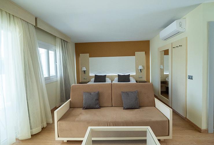 JUNIOR SUITE MIT WHIRLPOOL Hotel HL Suite Nardos**** Gran Canaria JUNIOR SUITE MIT WHIRLPOOL Hotel HL Suite Nardos**** Gran Canaria
