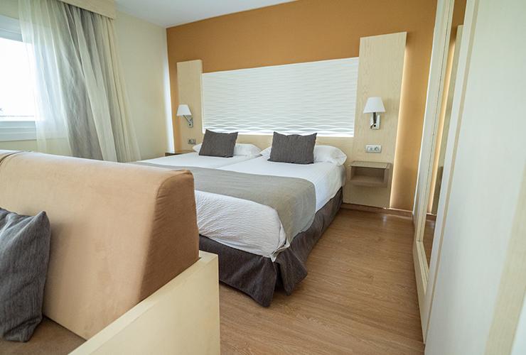 JUNIOR SUITE MIT WHIRLPOOL Hotel HL Suite Nardos**** Gran Canaria JUNIOR SUITE MIT WHIRLPOOL Hotel HL Suite Nardos**** Gran Canaria