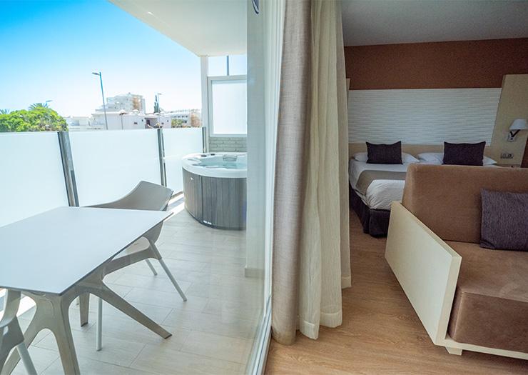 JUNIOR SUITE MIT WHIRLPOOL Hotel HL Suite Nardos**** Gran Canaria JUNIOR SUITE MIT WHIRLPOOL Hotel HL Suite Nardos**** Gran Canaria