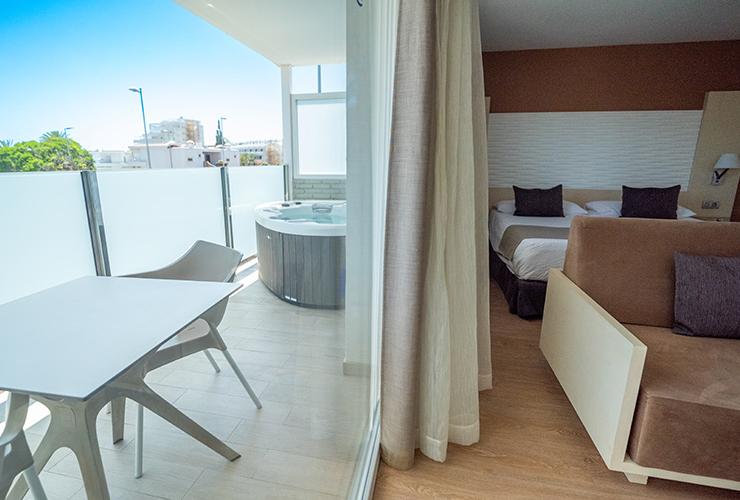 JUNIOR SUITE MIT WHIRLPOOL Hotel HL Suite Nardos**** Gran Canaria JUNIOR SUITE MIT WHIRLPOOL Hotel HL Suite Nardos**** Gran Canaria